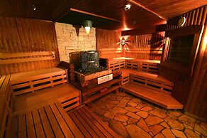 Nikoh Capsule Hotel Refre - Hostel - Caters to Men