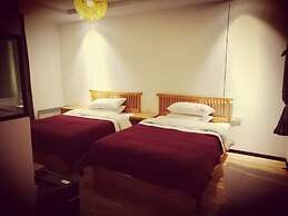 Taihu Baopu LingXia Inn