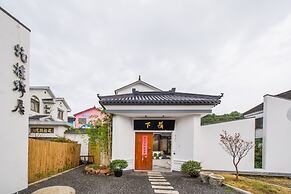 Taihu Baopu LingXia Inn