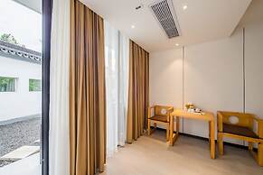 Taihu Baopu LingXia Inn