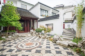 Taihu Baopu LingXia Inn