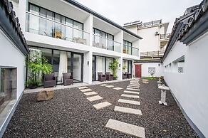 Taihu Baopu LingXia Inn