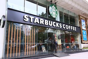 YOYO International Apartment