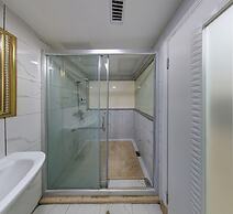 YOYO International Apartment