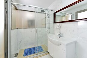 YOYO International Apartment