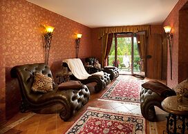Landhaus & Burg Hotel Romantik