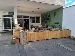 Max Hostel