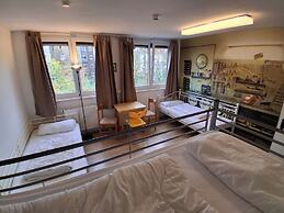 Max Hostel