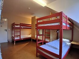 Max Hostel