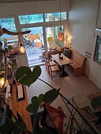 Max Hostel