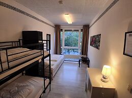 Max Hostel