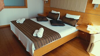 Roxx Suite Deluxe & Spa Hotel