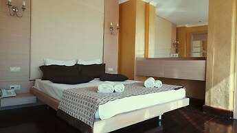 Roxx Suite Deluxe & Spa Hotel