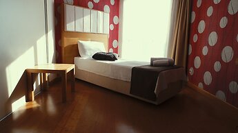 Roxx Suite Deluxe & Spa Hotel