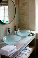 Château Latour Segur Suites & Spa