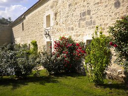 Château Latour Segur Suites & Spa