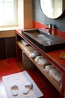 Château Latour Segur Suites & Spa