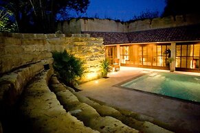 Château Latour Segur Suites & Spa