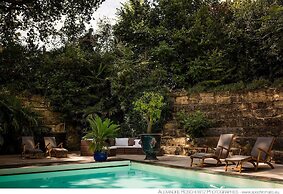 Château Latour Segur Suites & Spa