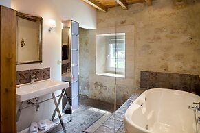 Château Latour Segur Suites & Spa