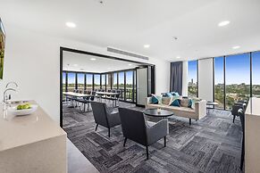 Essence Suites Taringa