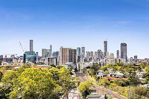 Essence Suites Taringa