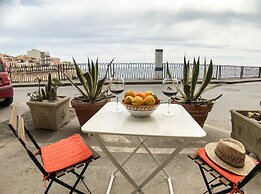 Calarossa beachfront apartment