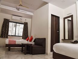 OYO 12854 Hotel Sahara Inn