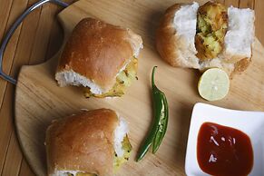 OYO 13097 Lukergunj Holidays