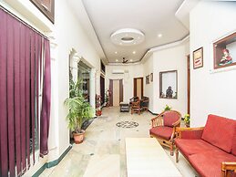 OYO 13097 Lukergunj Holidays