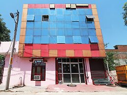 OYO 13234 Hotel Mahak