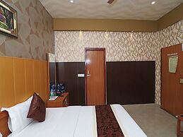 OYO 13234 Hotel Mahak