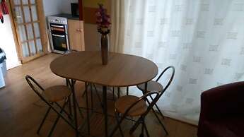 Clean & Modern 1 Bedroom Apartment