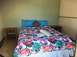 Backpackers By The Bay