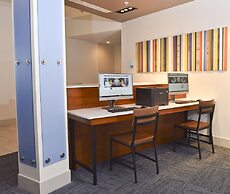 Holiday Inn Express & Suites - Orlando - Southeast by IHG