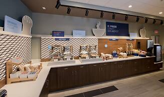 Holiday Inn Express & Suites - Orlando - Southeast by IHG