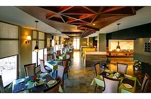 Udaan Clover Hotel Banquet & Spa