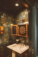 Crossroads Hotel