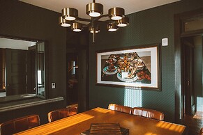 Crossroads Hotel