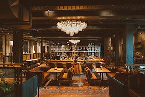 Crossroads Hotel