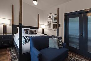 Crossroads Hotel
