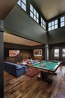Crossroads Hotel