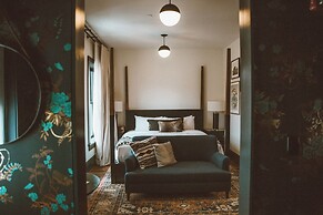 Crossroads Hotel