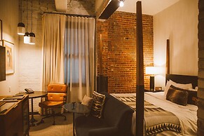 Crossroads Hotel
