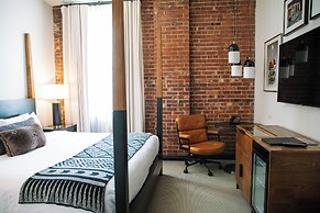 Crossroads Hotel