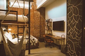 Crossroads Hotel