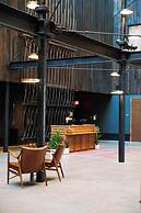 Crossroads Hotel
