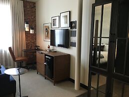 Crossroads Hotel