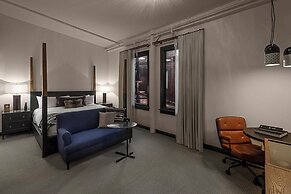 Crossroads Hotel