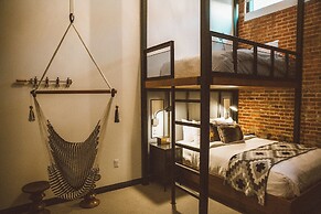 Crossroads Hotel